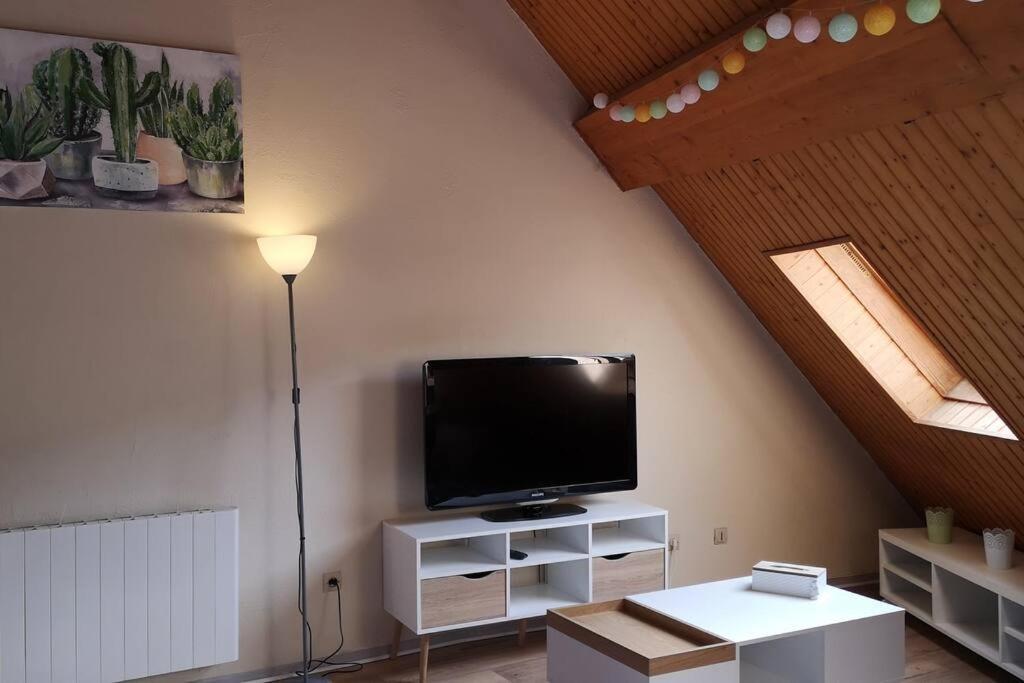 Duplex Au Centre Ville, Dans Cour Interieure Calme Доль Экстерьер фото